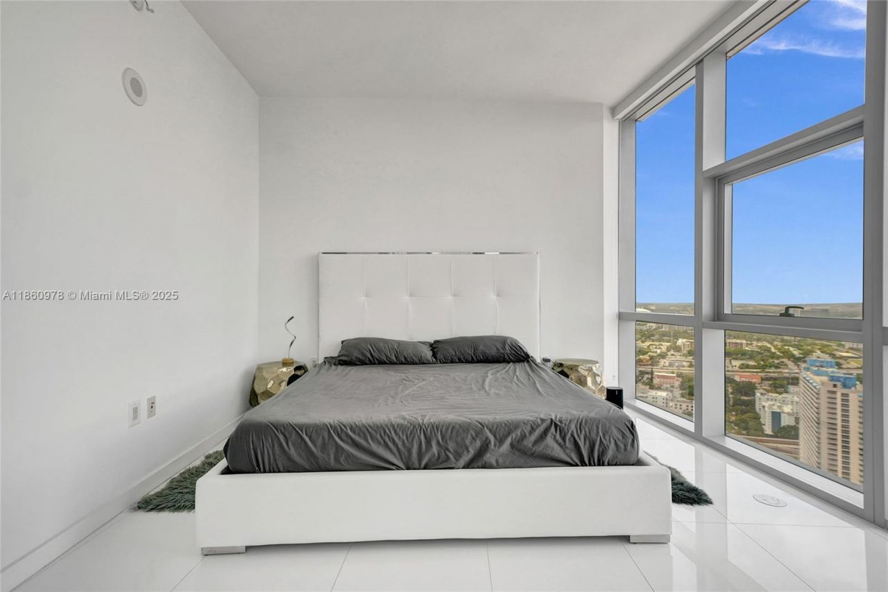851 NE 1st Ave, Unit 3800, Miami, FL 33132 Photo