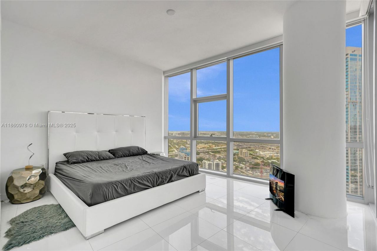 851 NE 1st Ave, Unit 3800, Miami, FL 33132 Photo