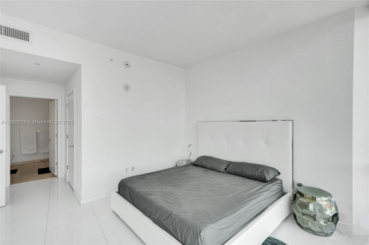 851 NE 1st Ave, Unit 3800, Miami, FL 33132 Photo