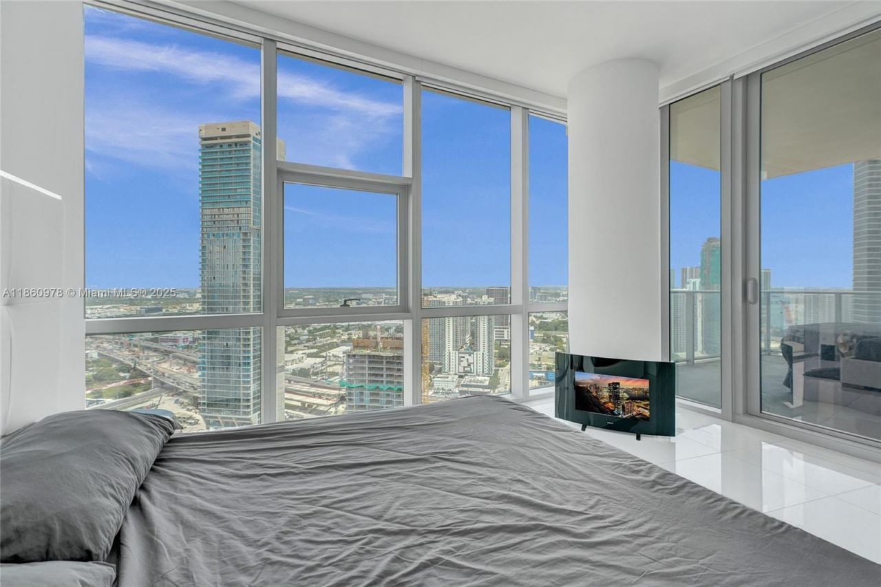 851 NE 1st Ave, Unit 3800, Miami, FL 33132 Photo