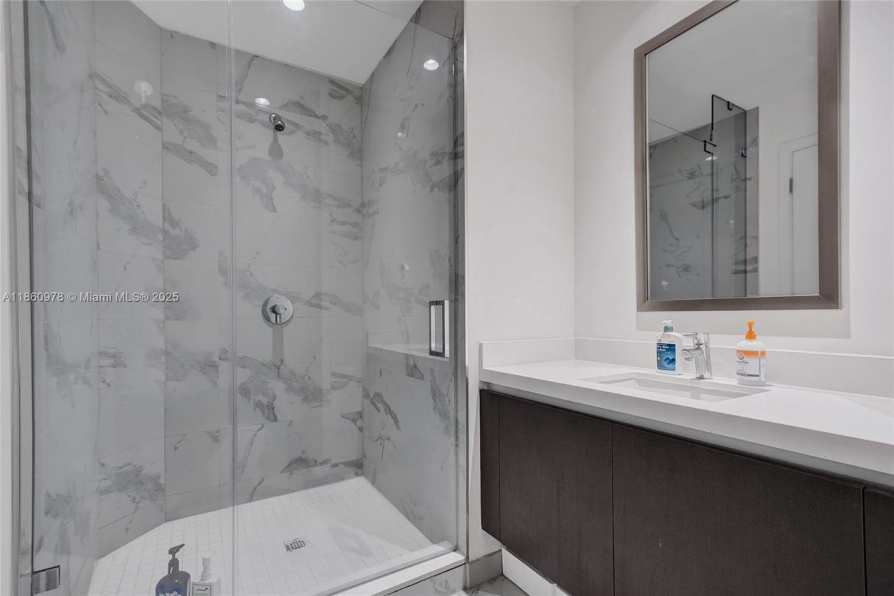 851 NE 1st Ave, Unit 3800, Miami, FL 33132 Photo