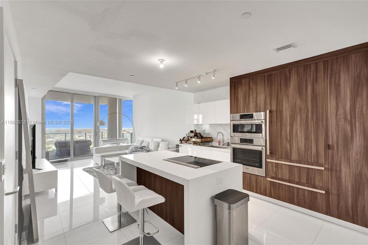 851 NE 1st Ave, Unit 3800, Miami, FL 33132 Photo