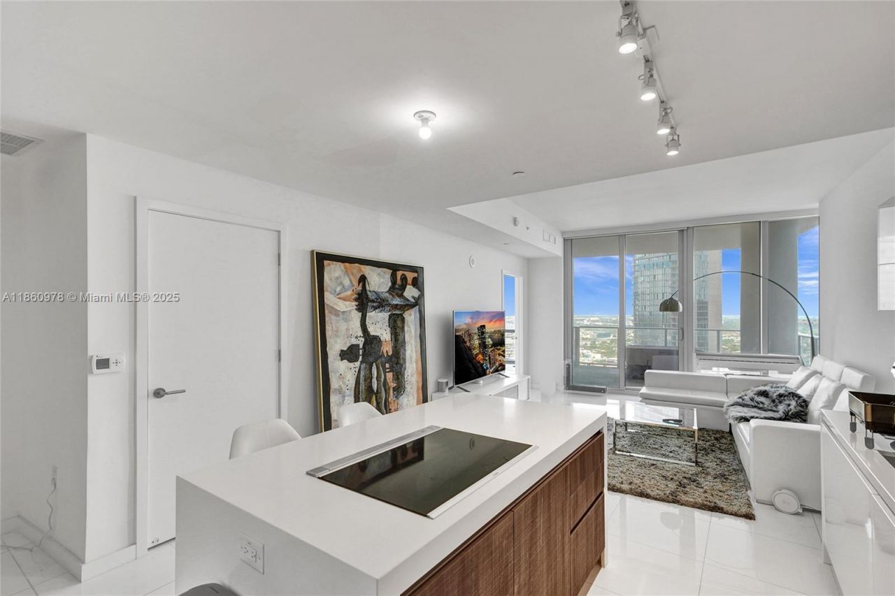 851 NE 1st Ave, Unit 3800, Miami, FL 33132 Photo