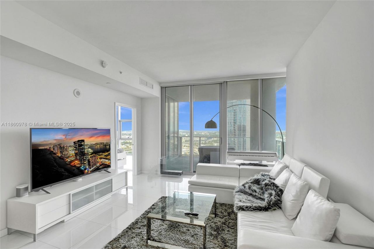 851 NE 1st Ave, Unit 3800, Miami, FL 33132 Photo