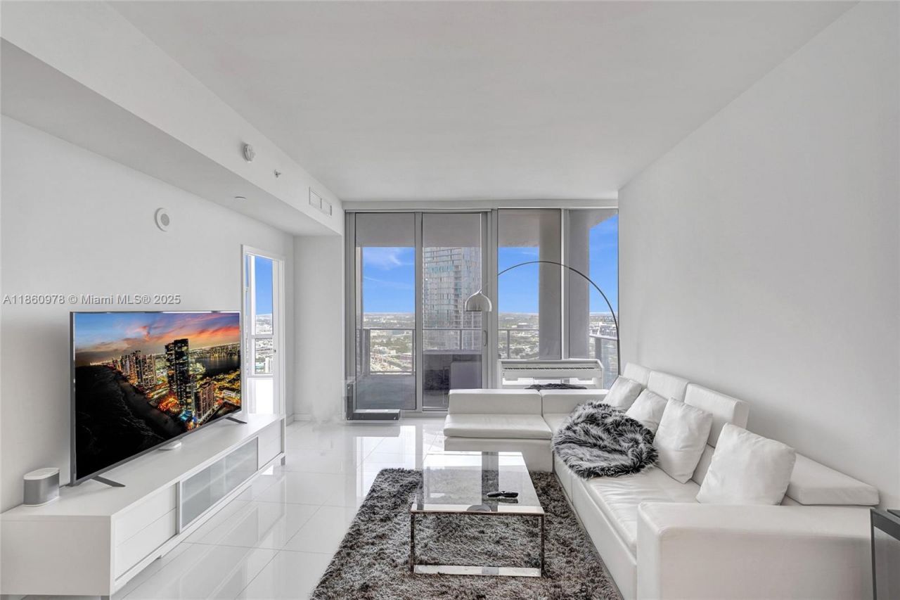 851 NE 1st Ave, Unit 3800, Miami, FL 33132 Photo