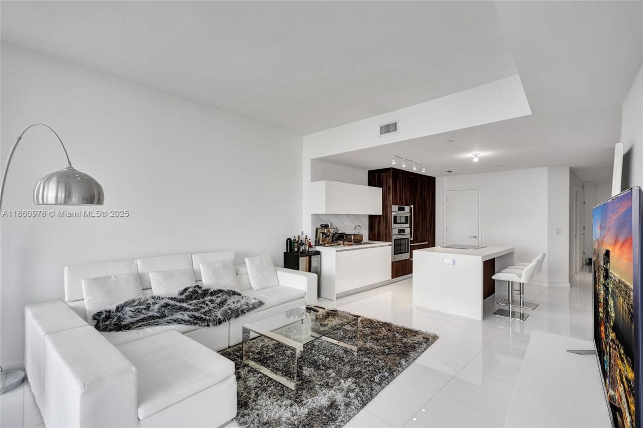 851 NE 1st Ave, Unit 3800, Miami, FL 33132 Photo
