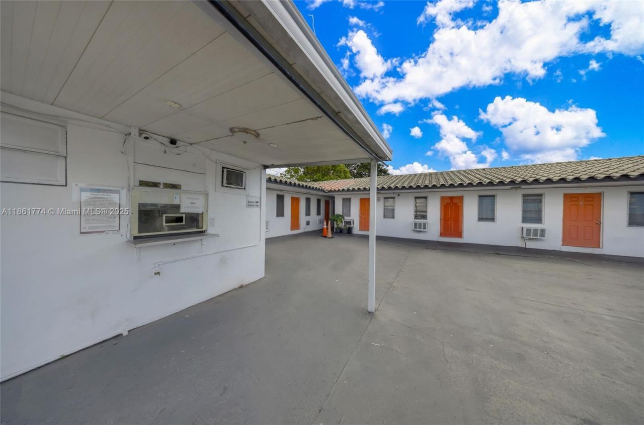 4831 W Flagler St, Miami, FL 33134 Photo