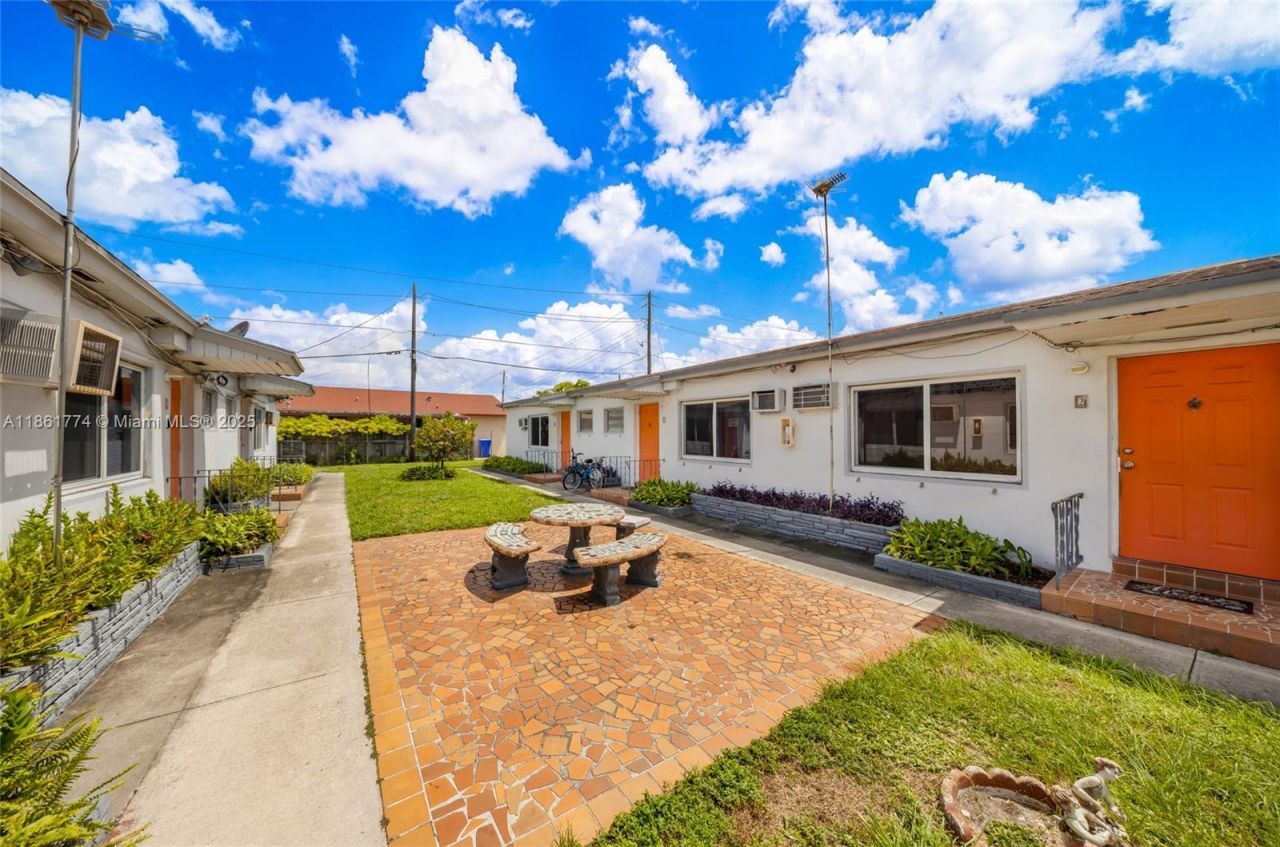 4831 W Flagler St, Miami, FL 33134 Photo