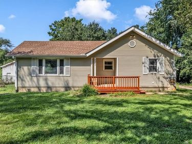 5330 NW Waukomis Drive, Kansas City, MO 64151