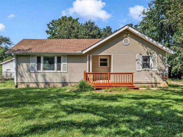 5330 NW Waukomis Drive, Kansas City, MO 64151