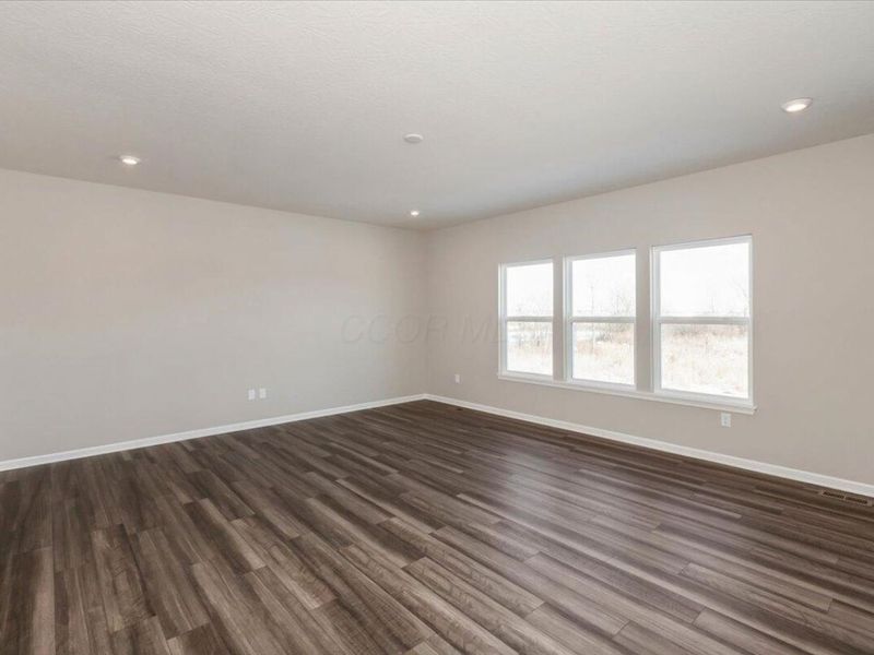 1055 Greenfield Drive, Marysville, OH 43040 Photo 10