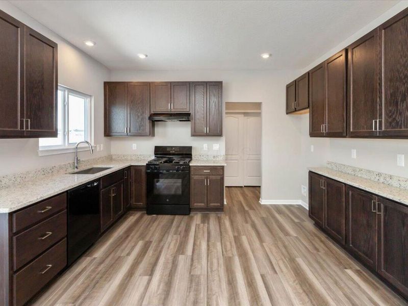 1055 Greenfield Drive, Marysville, OH 43040 Photo 6