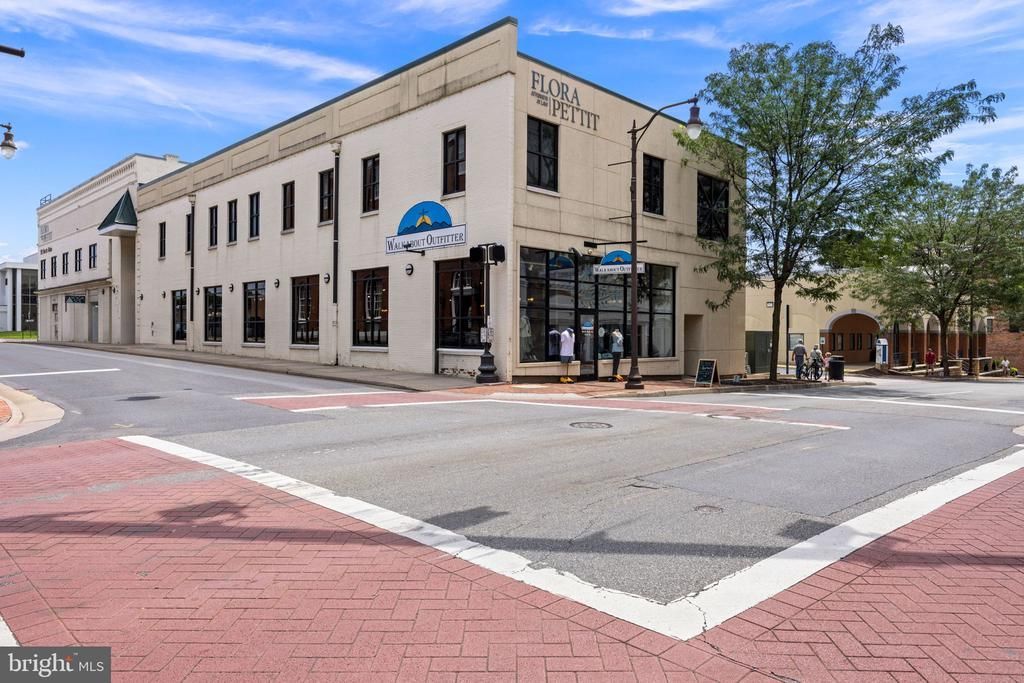 90 NORTH MAIN STREET, HARRISONBURG, VA 22802
