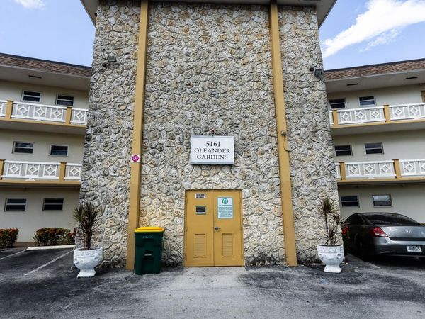 5161 W Oakland Park Boulevard, Unit 106, Lauderdale Lakes, FL 33313