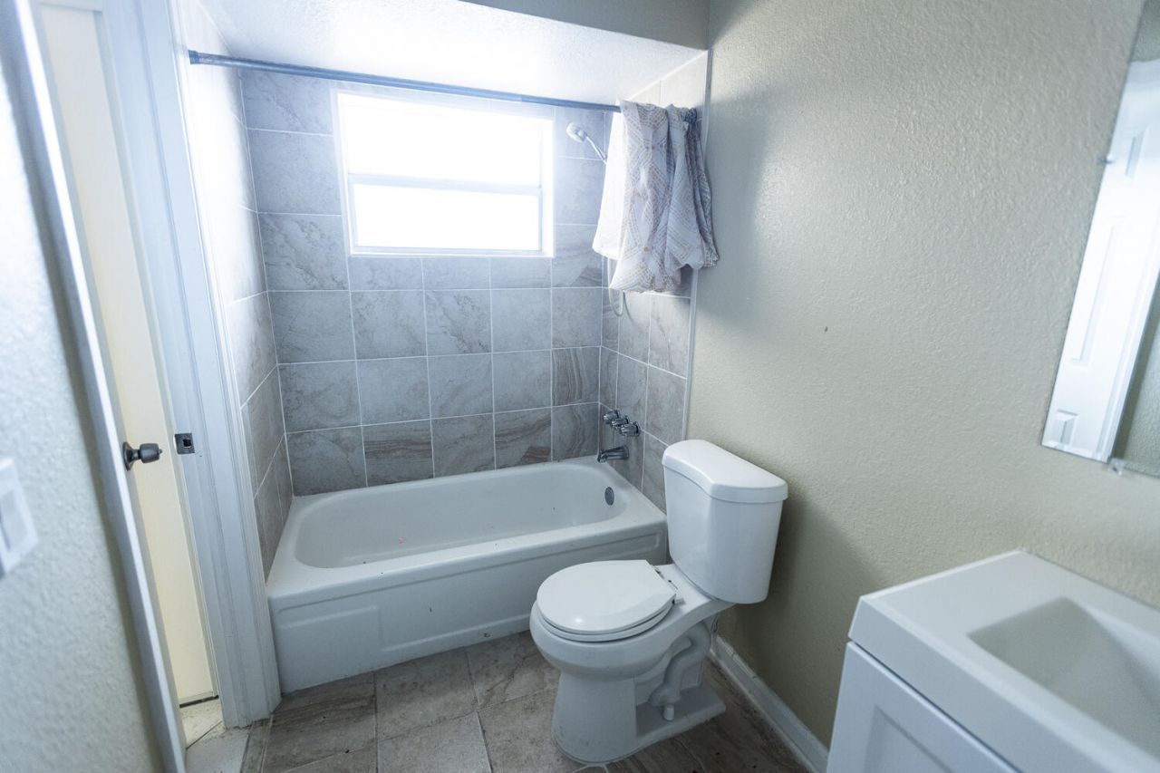 5161 W Oakland Park Boulevard, Unit 106, Lauderdale Lakes, FL 33313 Photo