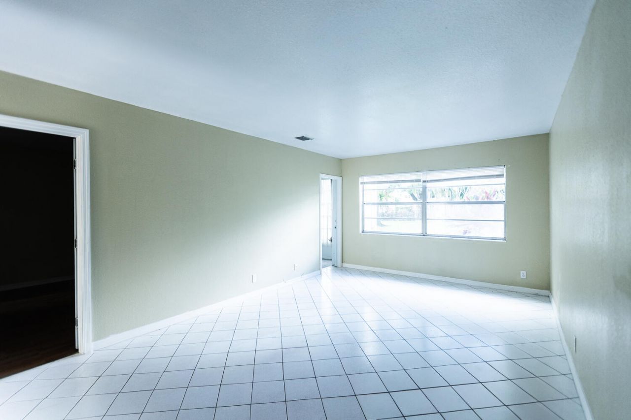 5161 W Oakland Park Boulevard, Unit 106, Lauderdale Lakes, FL 33313 Photo