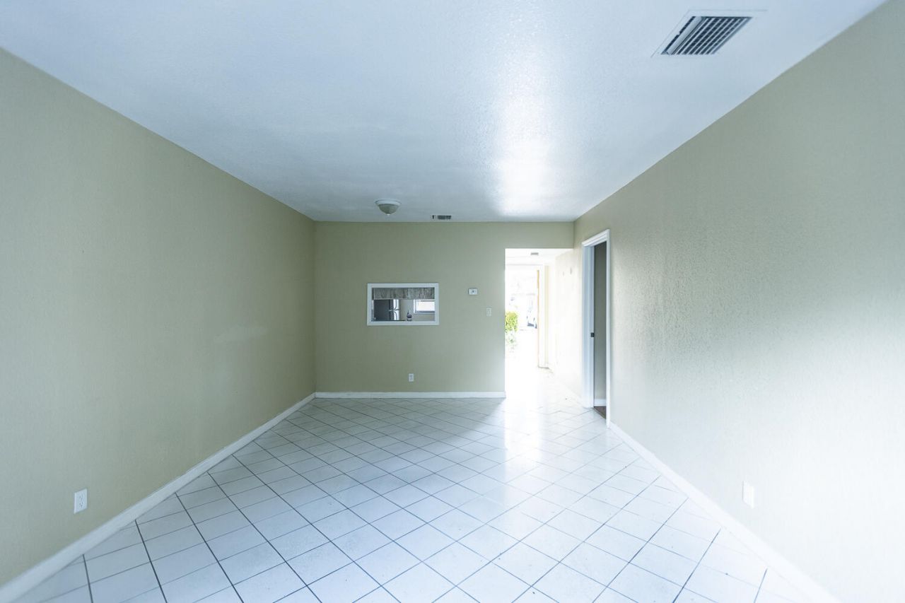 5161 W Oakland Park Boulevard, Unit 106, Lauderdale Lakes, FL 33313 Photo