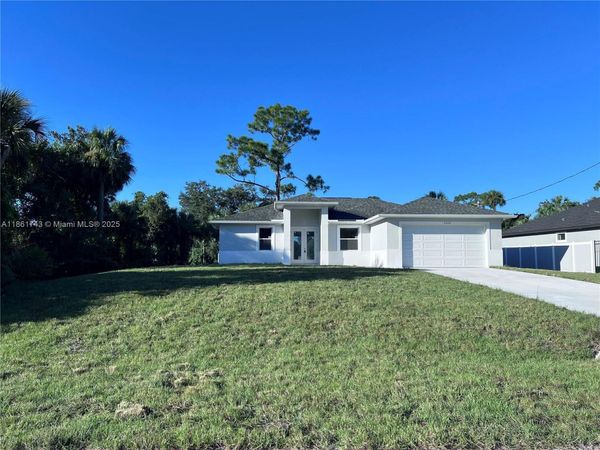 5028 N Peachtree CIR, La Belle, FL 33935