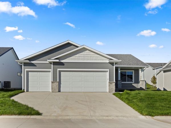 9405 Modena Lane, West Des Moines, IA 50266