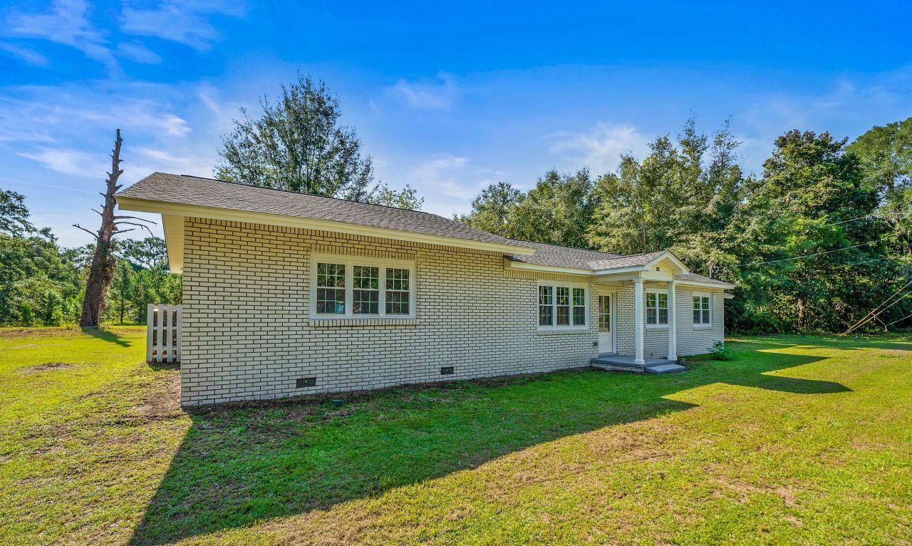 160 Bruce K Smalls Drive Photo 1