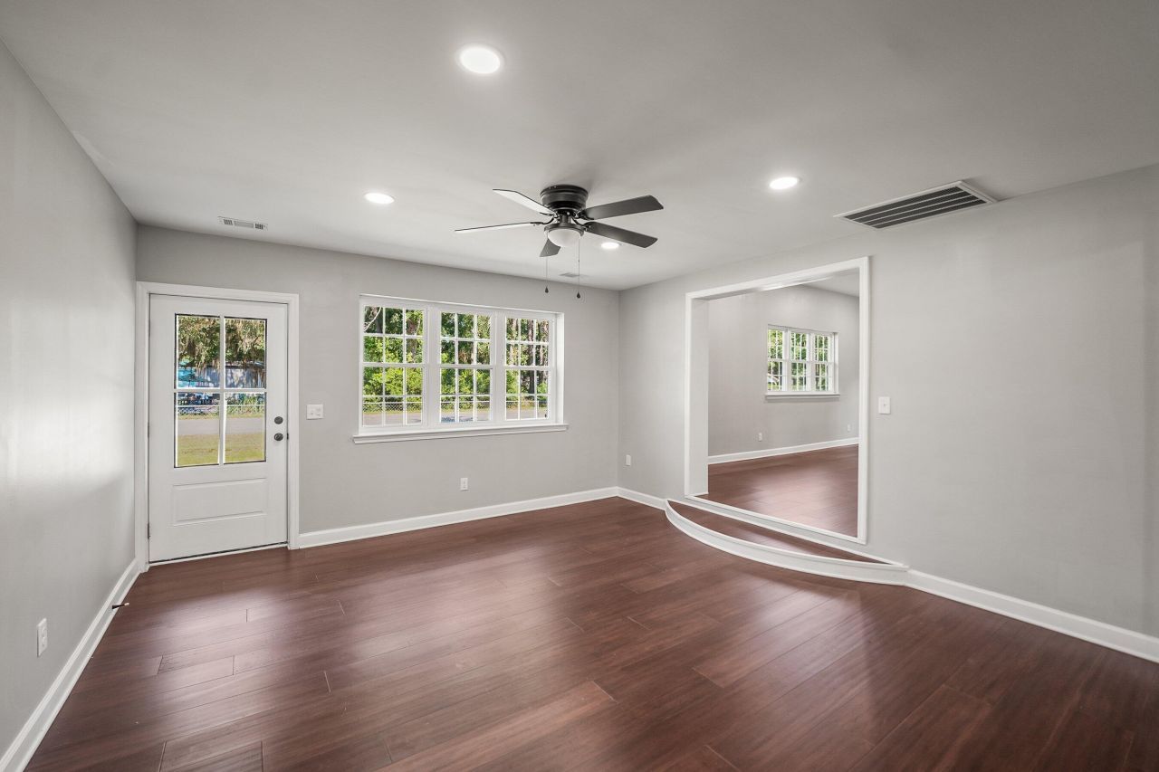 160 Bruce K Smalls Drive Photo 14