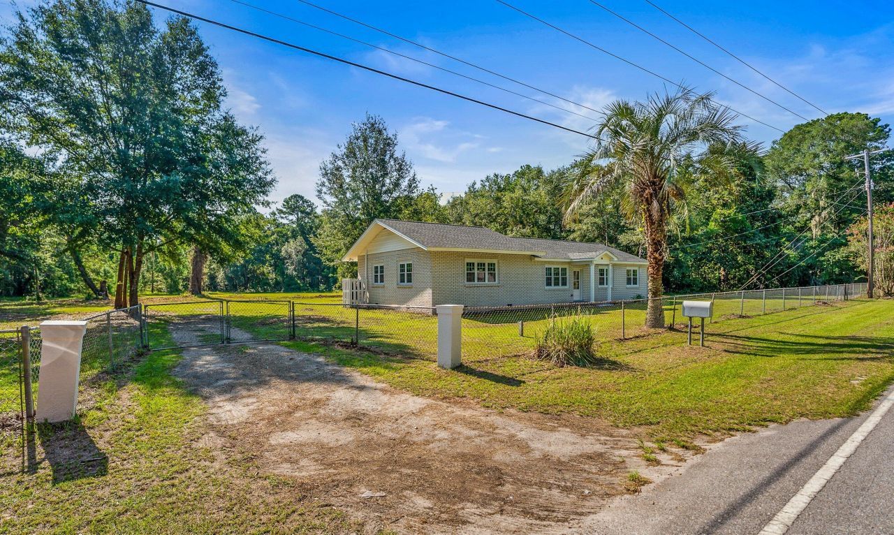 160 Bruce K Smalls Drive Photo 2