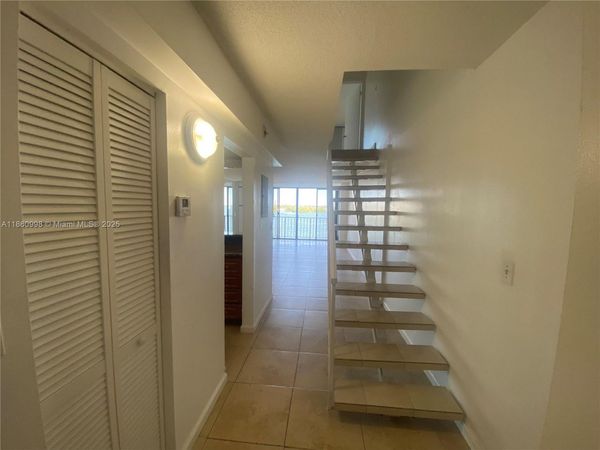 7899 NE Bayshore Ct, Unit 3D, Miami, FL 33138