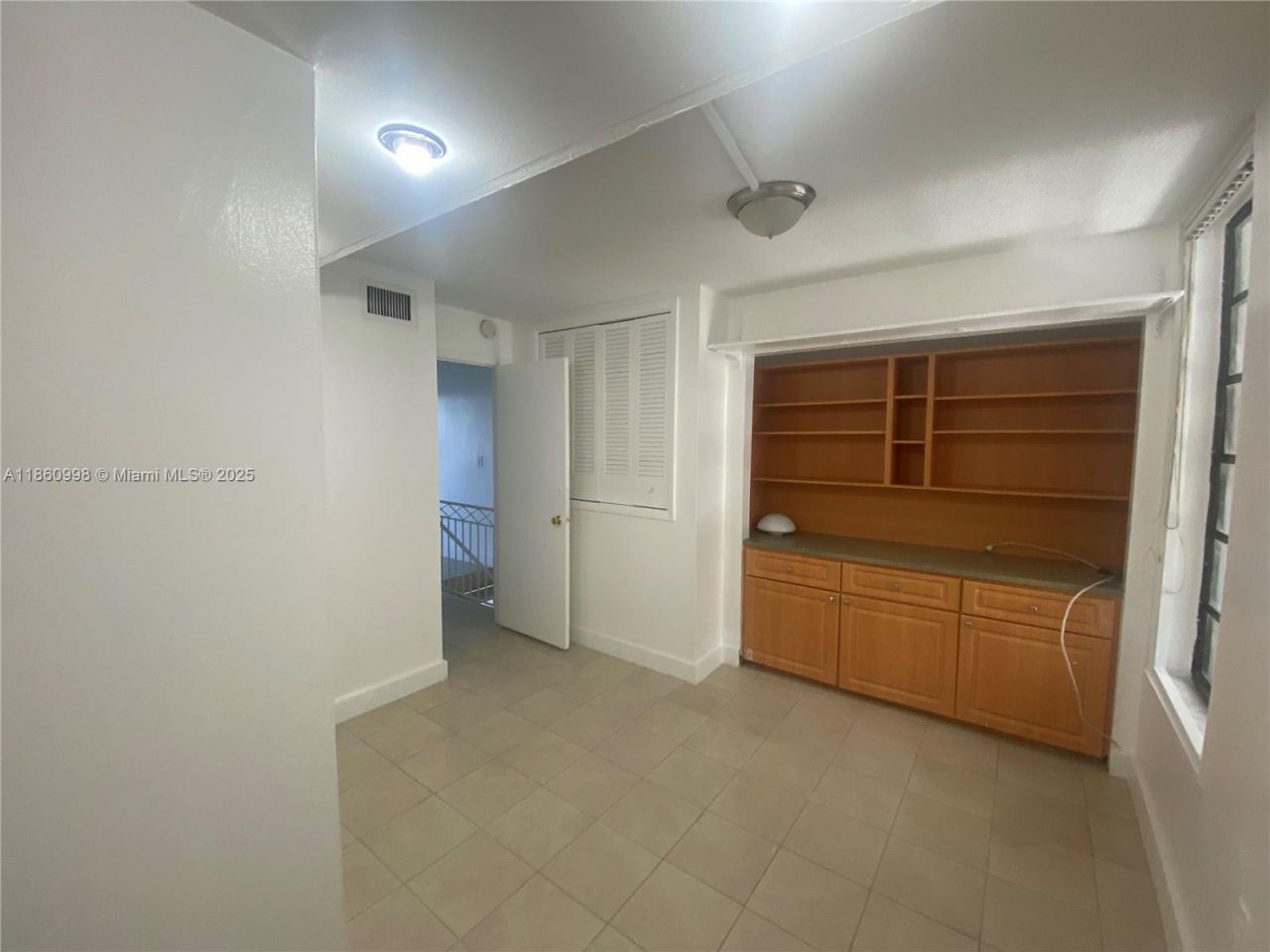 7899 NE Bayshore Ct, Unit 3D, Miami, FL 33138 Photo