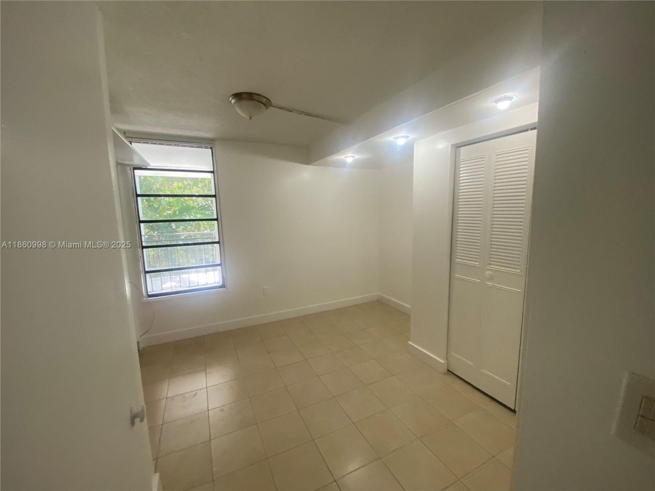 7899 NE Bayshore Ct, Unit 3D, Miami, FL 33138 Photo