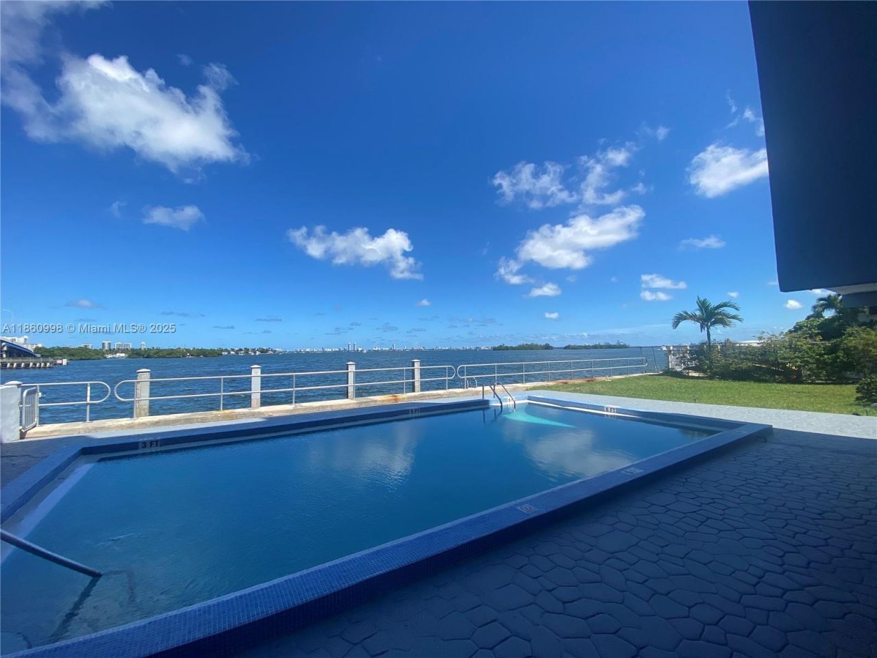 7899 NE Bayshore Ct, Unit 3D, Miami, FL 33138 Photo