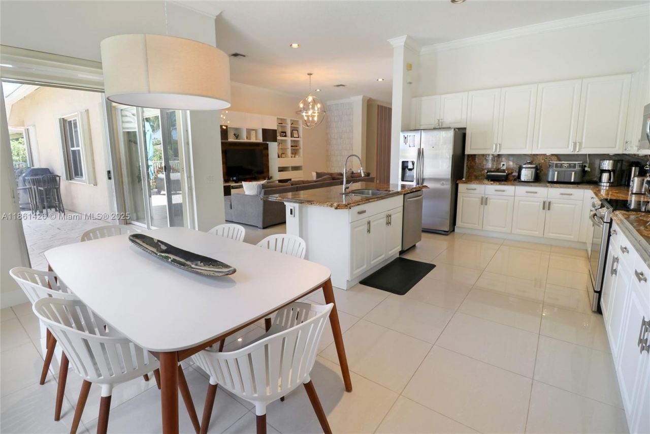 1600 Blue Jay Cir, Weston, FL 33327 Photo