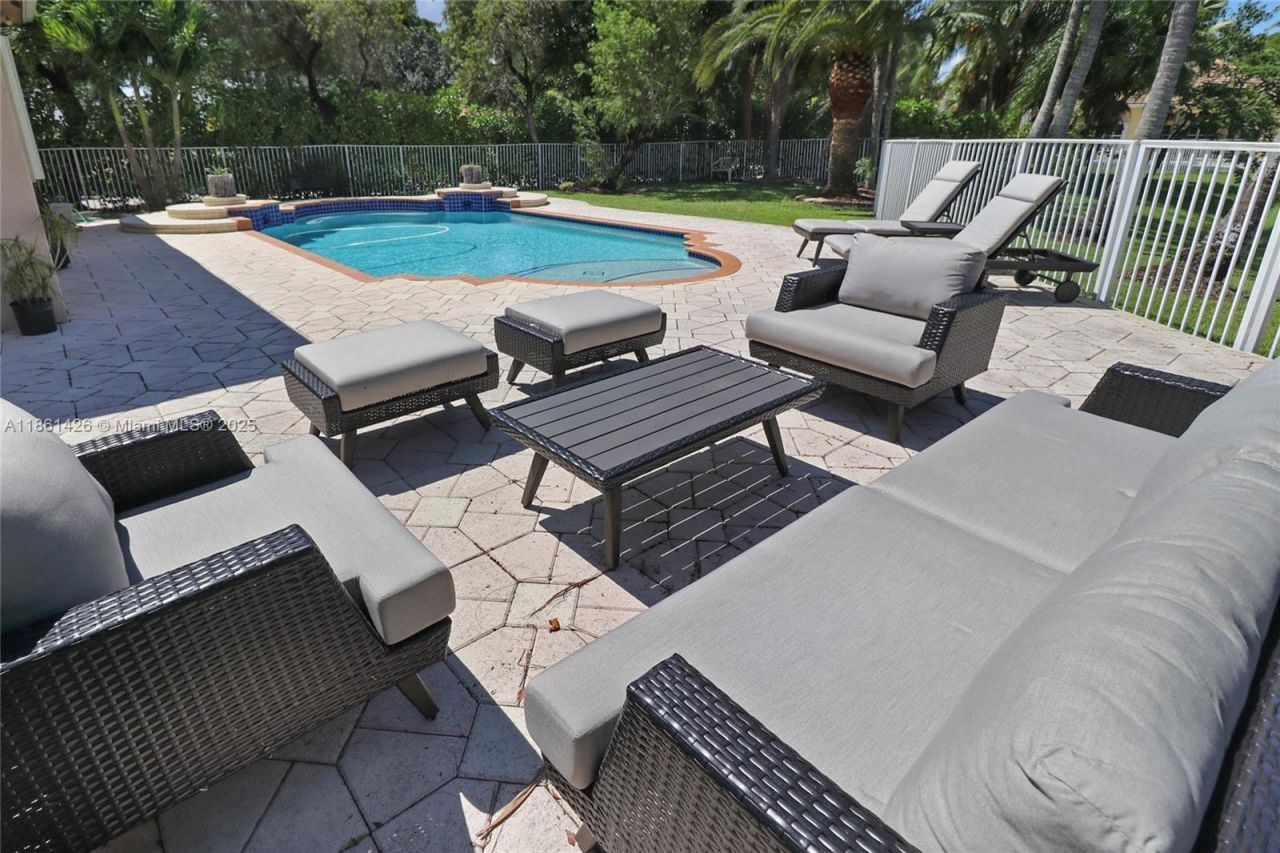 1600 Blue Jay Cir, Weston, FL 33327 Photo