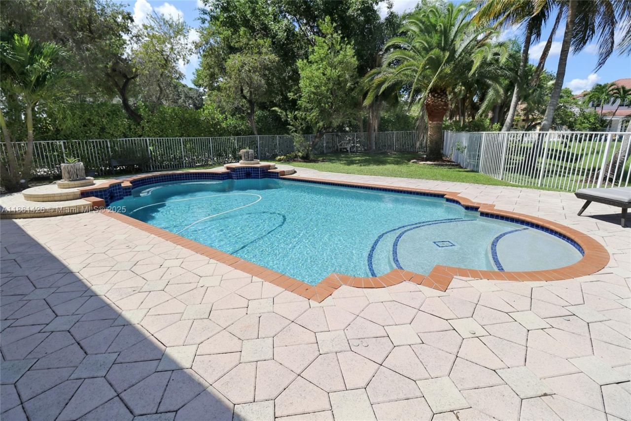 1600 Blue Jay Cir, Weston, FL 33327 Photo