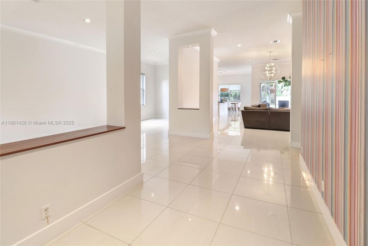 1600 Blue Jay Cir, Weston, FL 33327 Photo