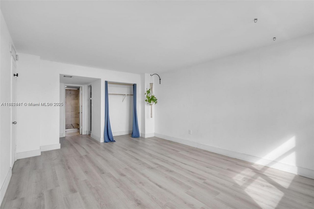 6900 Bay Dr, Unit 11F, Miami Beach, FL 33141 Photo