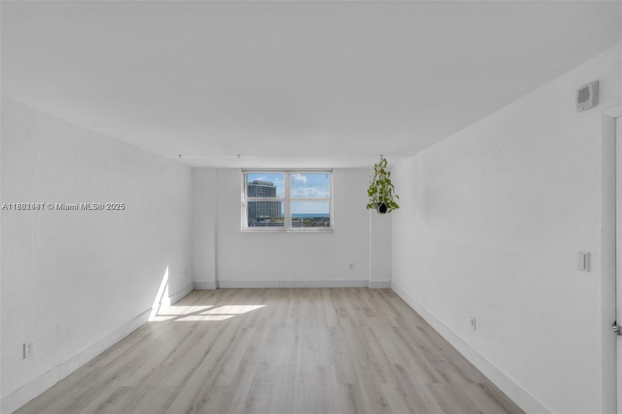 6900 Bay Dr, Unit 11F, Miami Beach, FL 33141 Photo