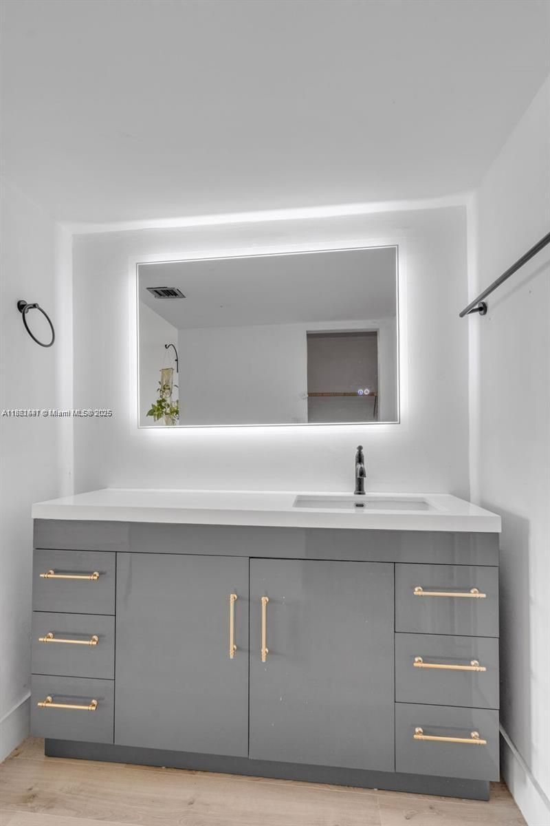 6900 Bay Dr, Unit 11F, Miami Beach, FL 33141 Photo