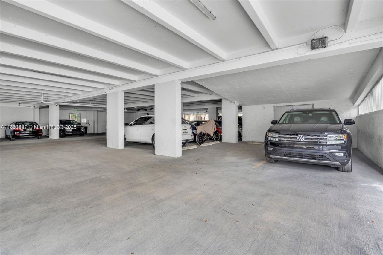 6900 Bay Dr, Unit 11F, Miami Beach, FL 33141 Photo