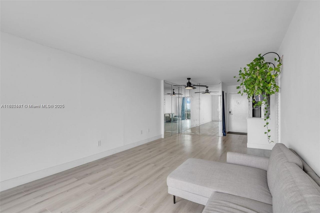 6900 Bay Dr, Unit 11F, Miami Beach, FL 33141 Photo