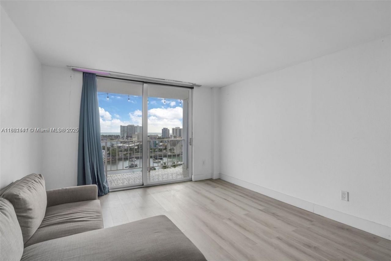 6900 Bay Dr, Unit 11F, Miami Beach, FL 33141 Photo