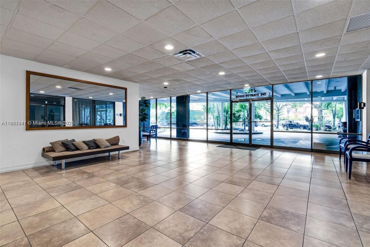 6900 Bay Dr, Unit 11F, Miami Beach, FL 33141 Photo