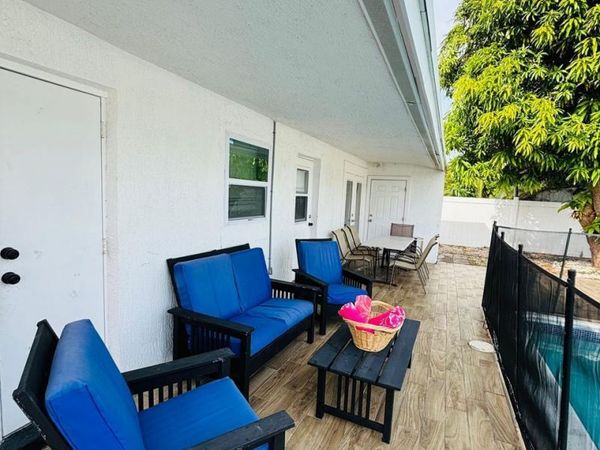 2010 NE 1st Avenue, Pompano Beach, FL 33060