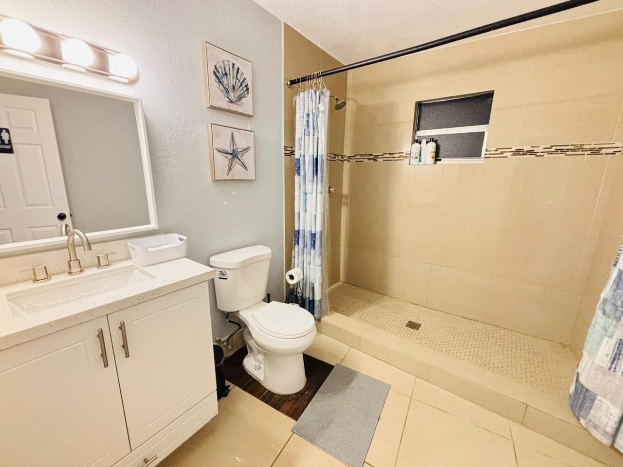 2010 NE 1st Avenue, Pompano Beach, FL 33060 Photo