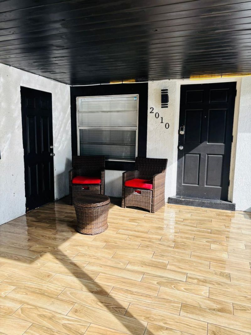 2010 NE 1st Avenue, Pompano Beach, FL 33060 Photo