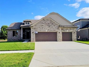 18620 Stallmann Drive, Macomb Twp, MI 48042