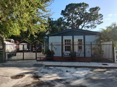 21348 NW 40TH CIRCLE COURT, MIAMI GARDENS, FL 33055