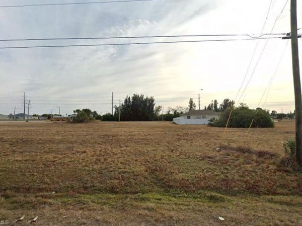 9 SW 24th PL, CAPE CORAL, FL 33991