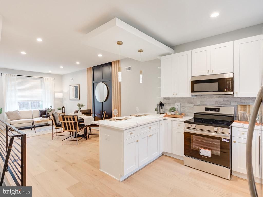 1933 35 N Leithgow Street, Philadelphia, PA 19122 Main Photo