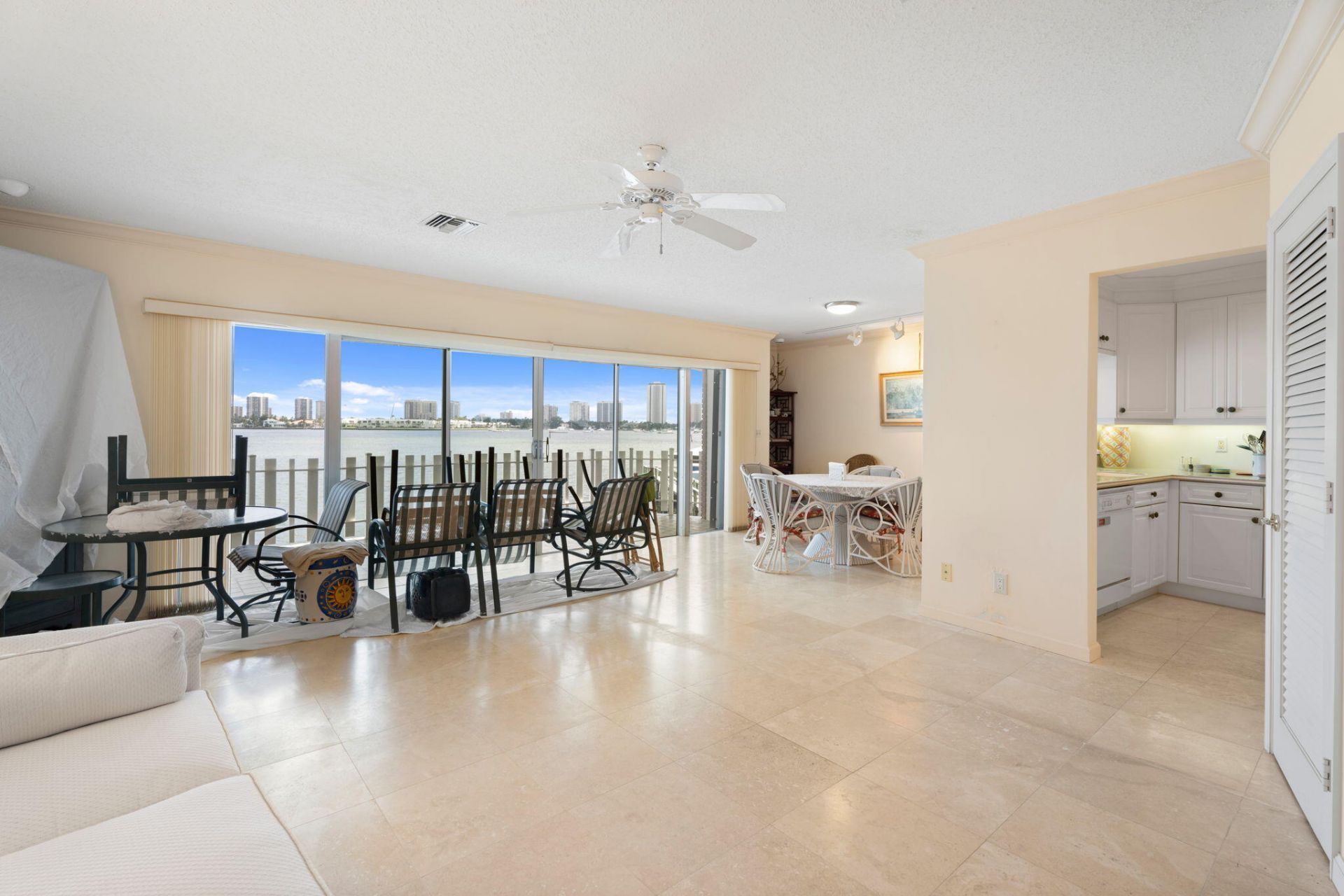 371 Wilma Circle, Unit 5, Riviera Beach, FL 33404 Photo