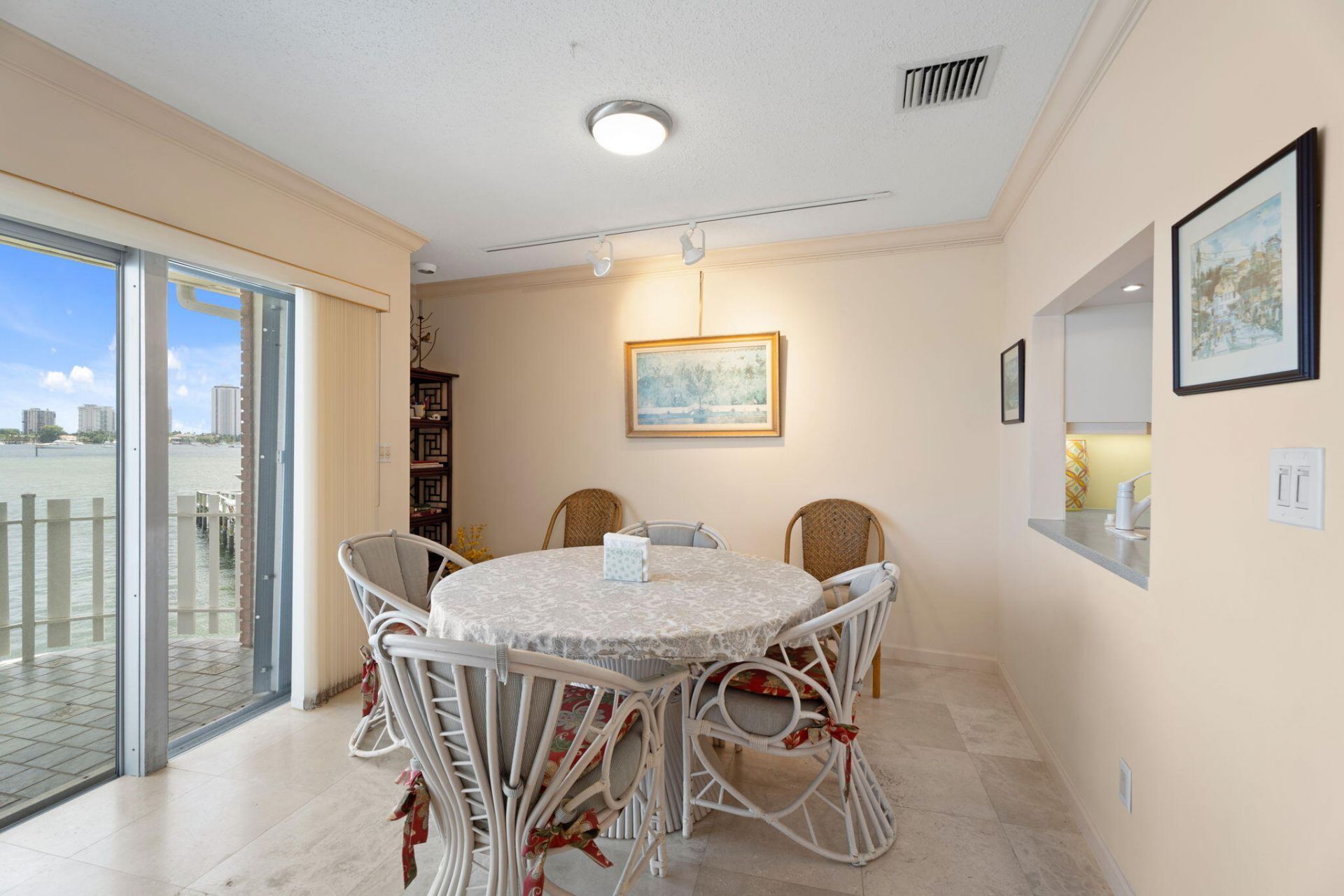 371 Wilma Circle, Unit 5, Riviera Beach, FL 33404 Photo